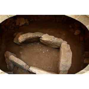 Click para ampliar. Pulsa en el nombre para ver la ficha. Pelayo 10 - Dolmen bajo la capilla de la Sta. Cruz